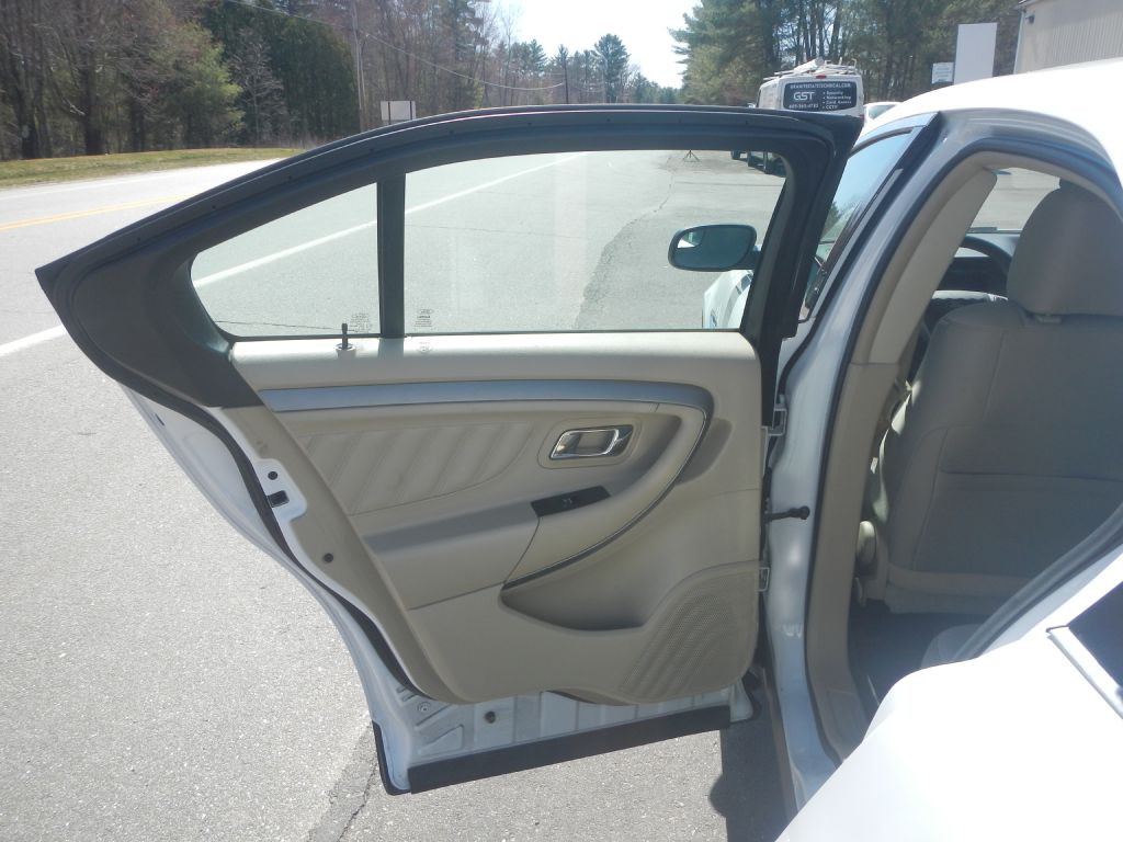 2014 Ford Taurus Image 40