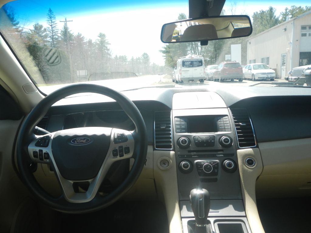 2014 Ford Taurus Image 45