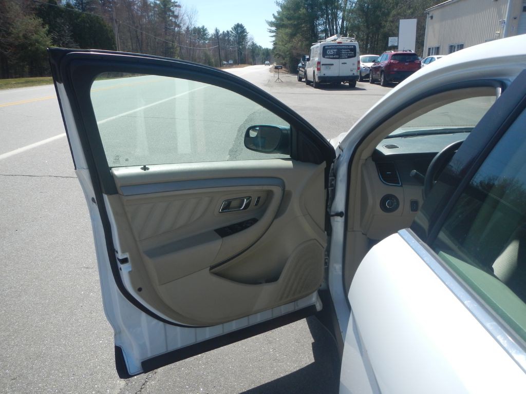 2014 Ford Taurus Image 46