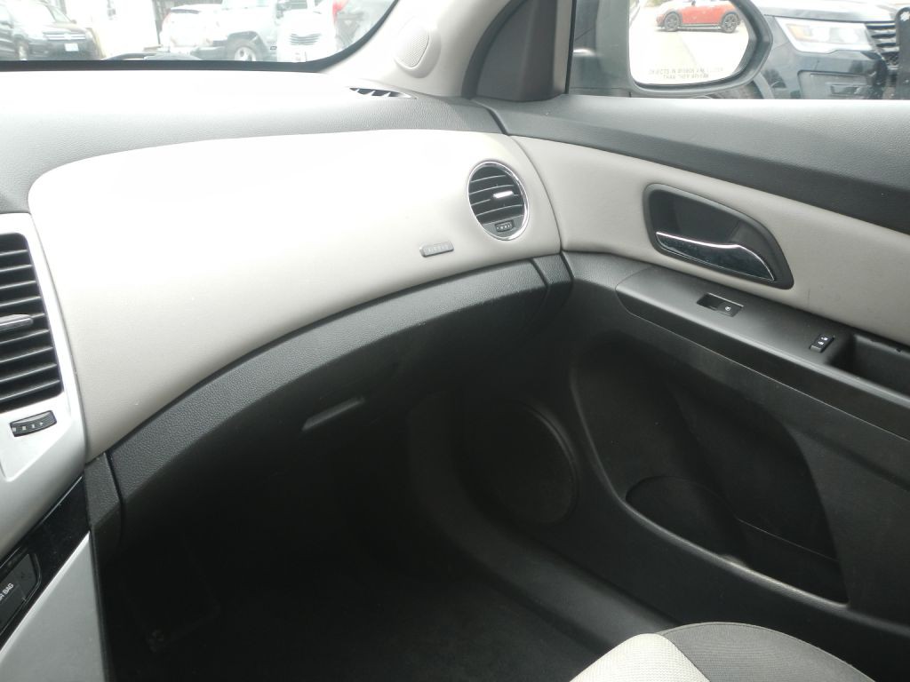 2016 Chevrolet Cruze Image 17