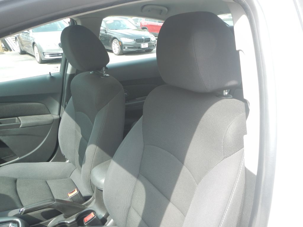 2015 Chevrolet Cruze Image 3