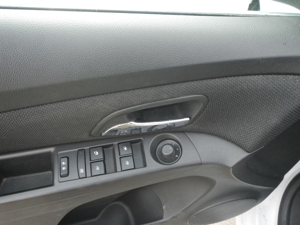 2015 Chevrolet Cruze Image 16