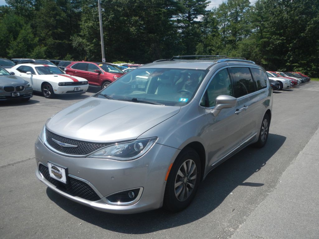 2019 Chrysler Pacifica Image 2