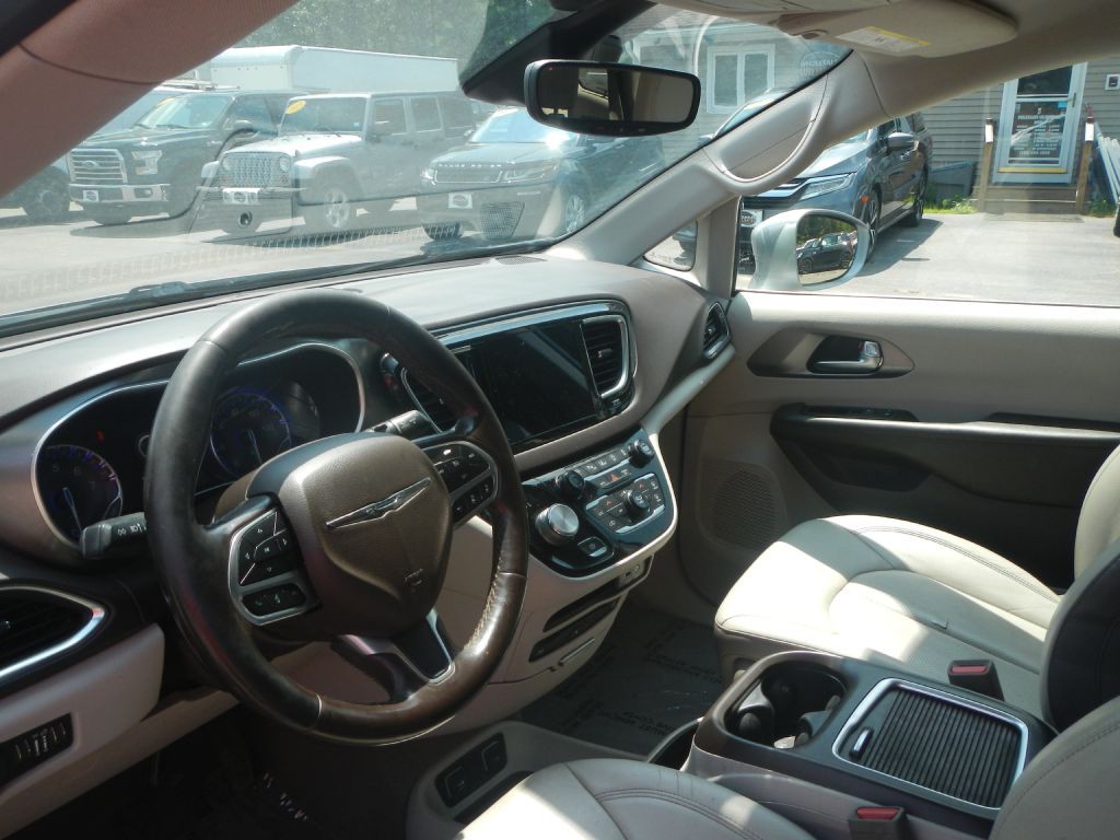 2019 Chrysler Pacifica Image 3