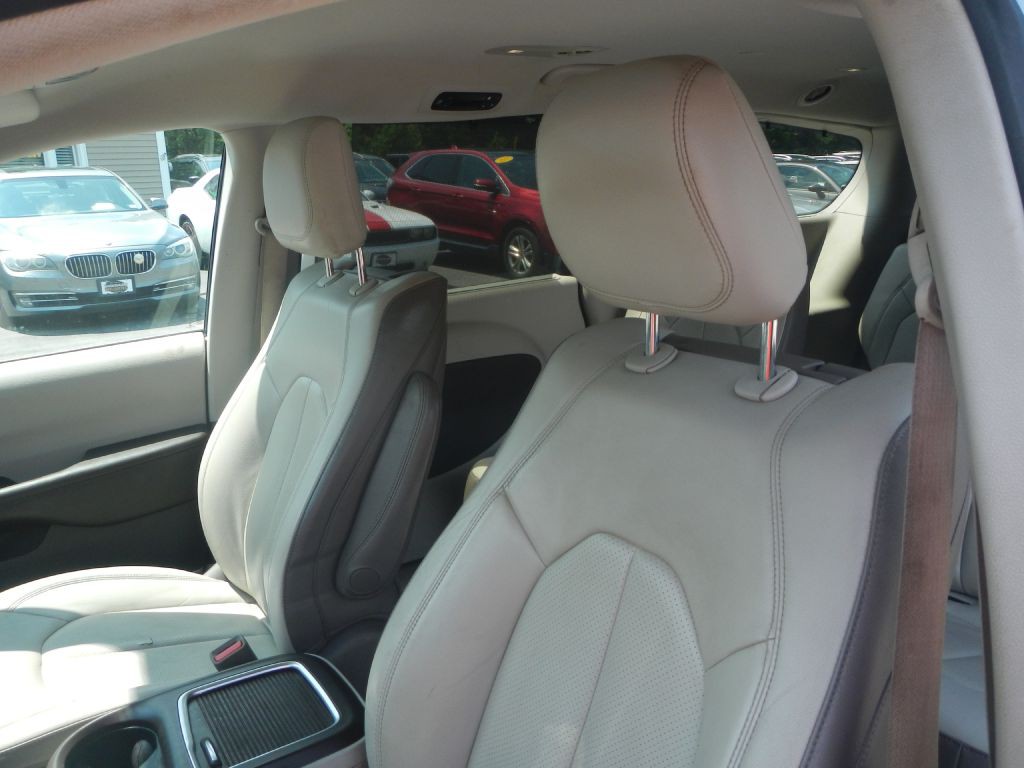 2019 Chrysler Pacifica Image 4