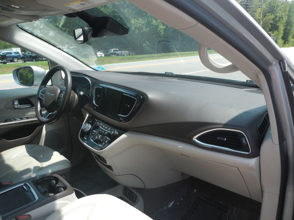 2019 Chrysler Pacifica Image 12