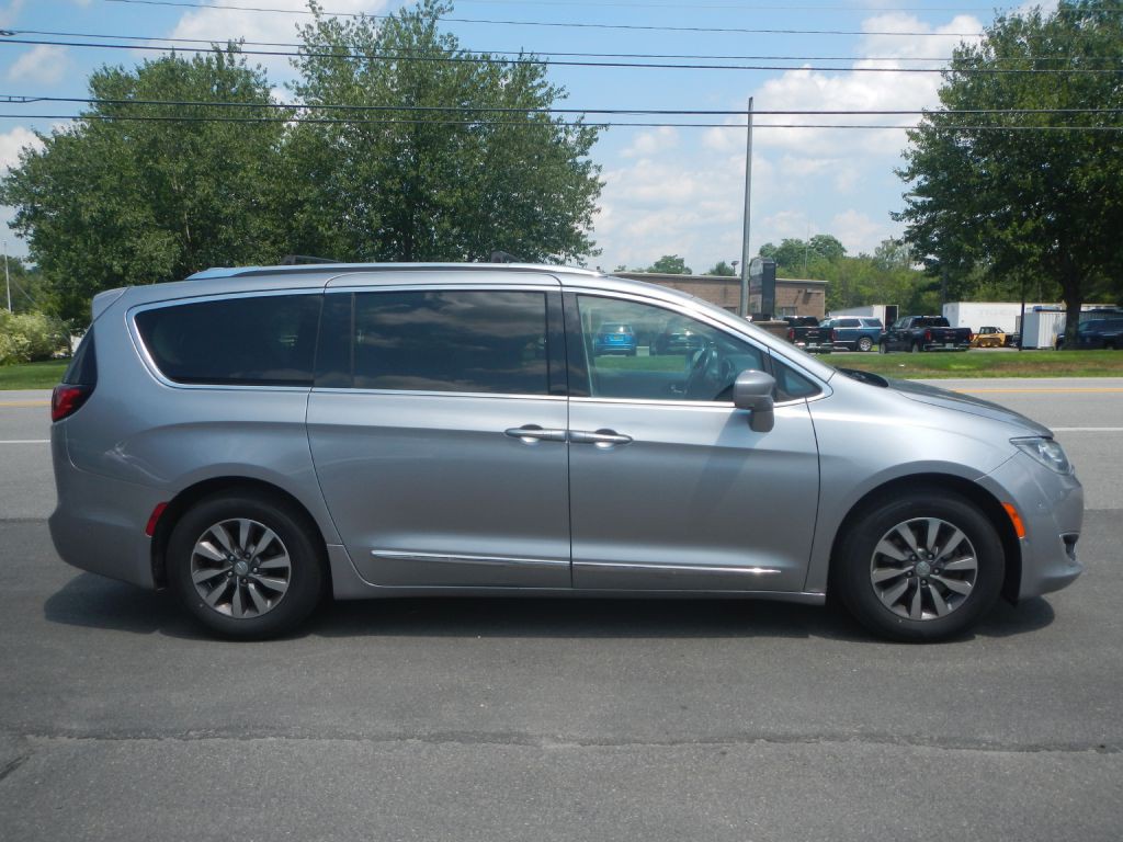 2019 Chrysler Pacifica Image 17