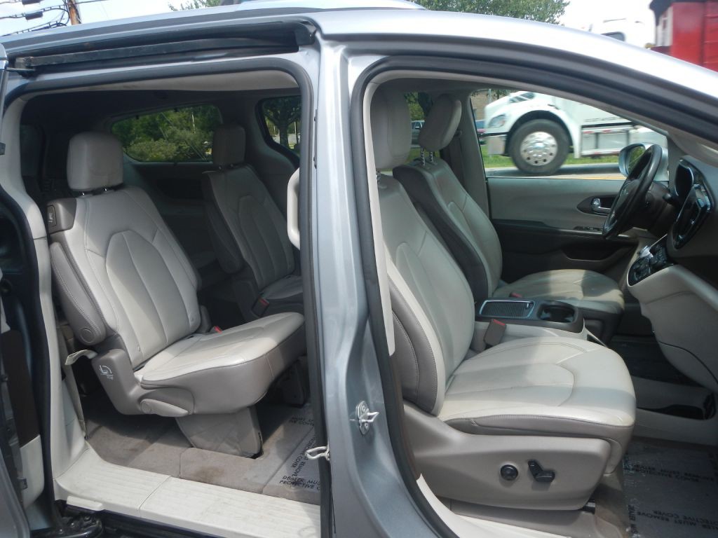 2019 Chrysler Pacifica Image 18