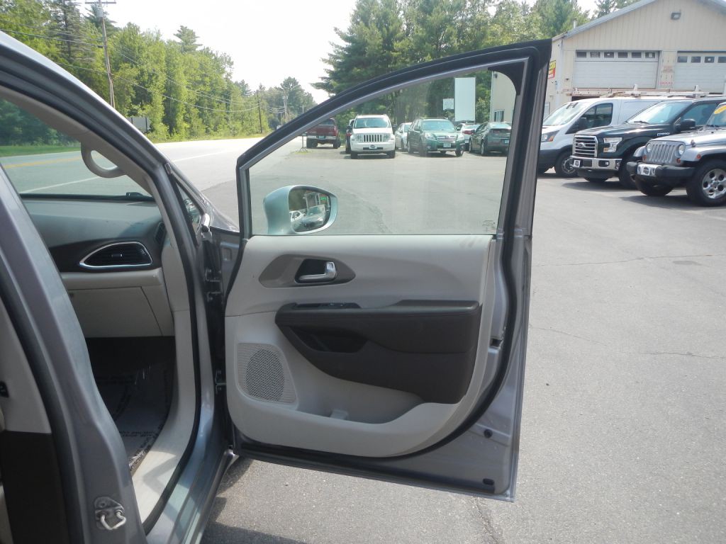2019 Chrysler Pacifica Image 19