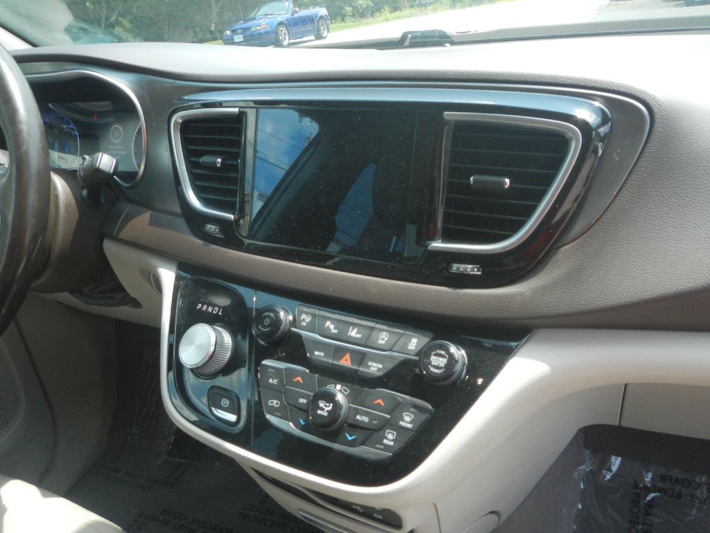 2019 Chrysler Pacifica Image 25