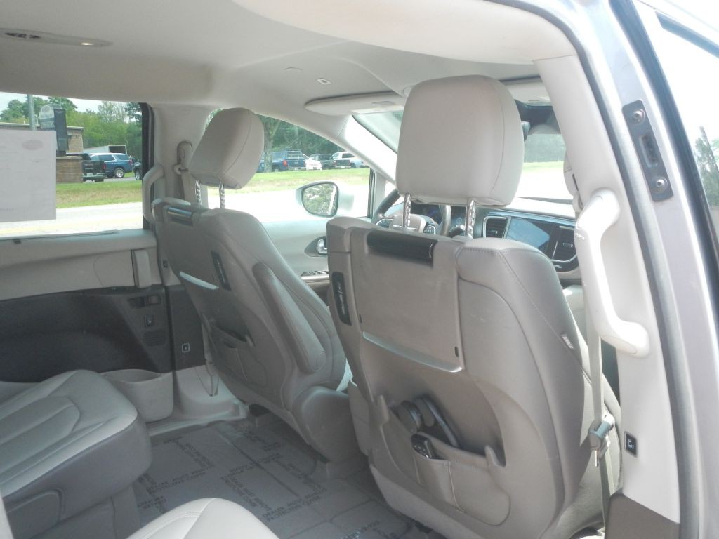 2019 Chrysler Pacifica Image 28