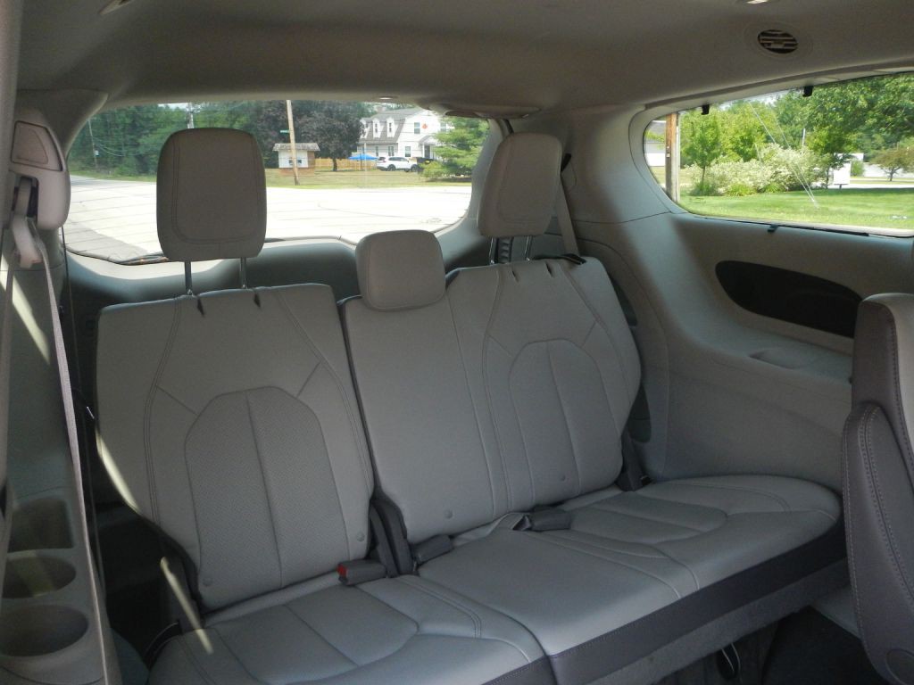 2019 Chrysler Pacifica Image 32