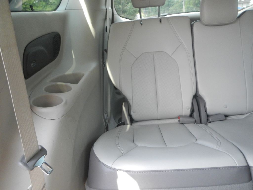 2019 Chrysler Pacifica Image 33