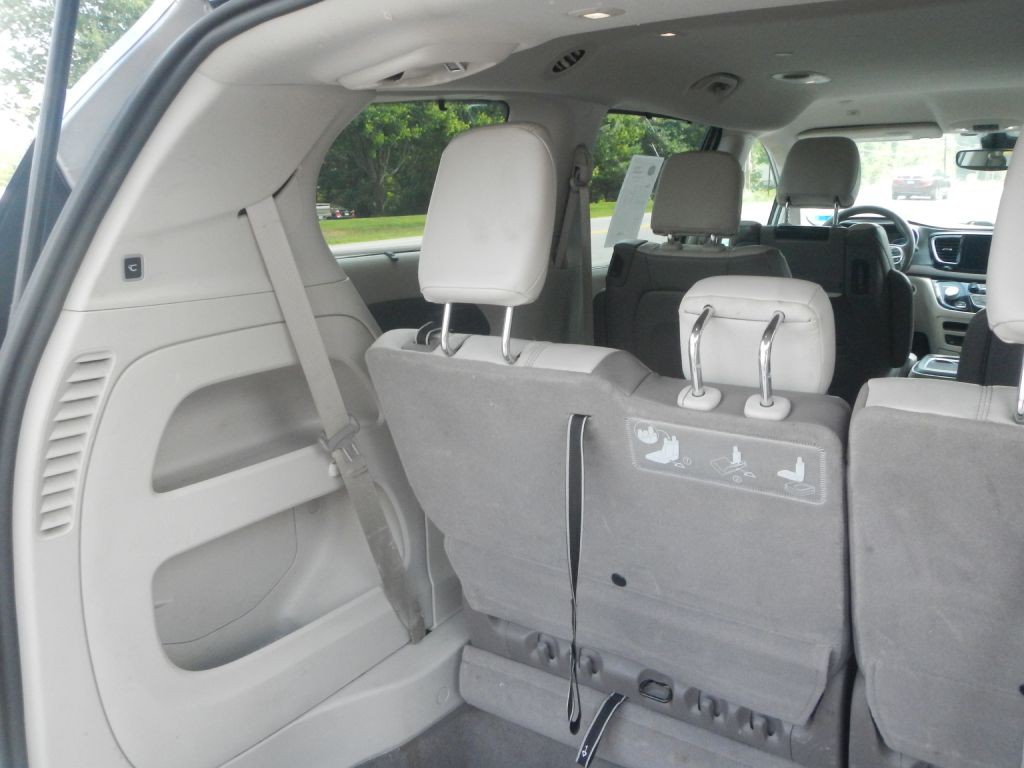 2019 Chrysler Pacifica Image 38