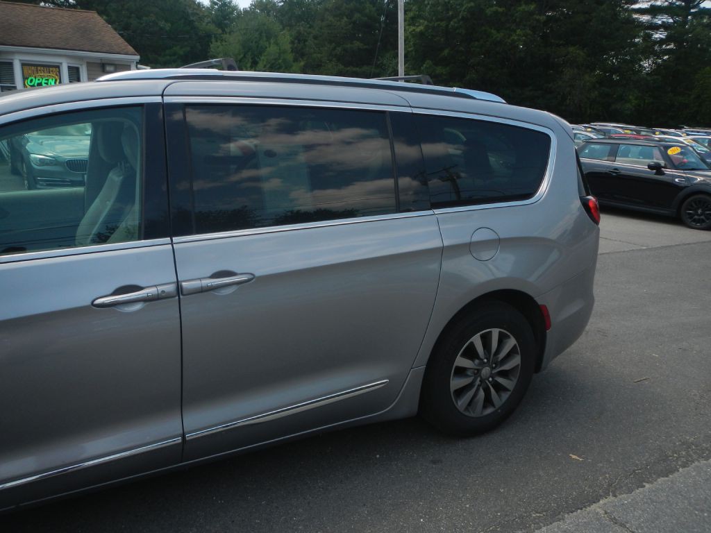 2019 Chrysler Pacifica Image 42