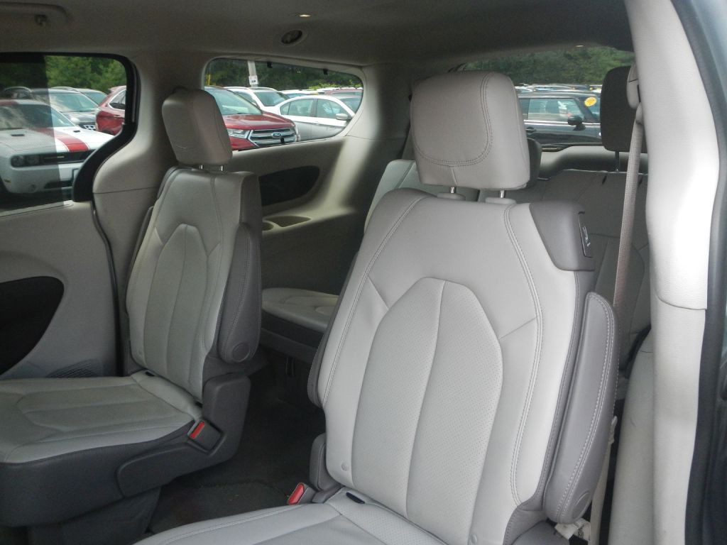2019 Chrysler Pacifica Image 44