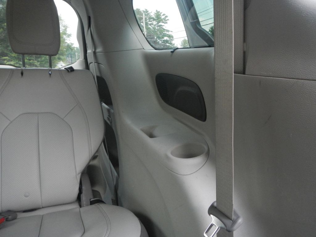 2019 Chrysler Pacifica Image 47