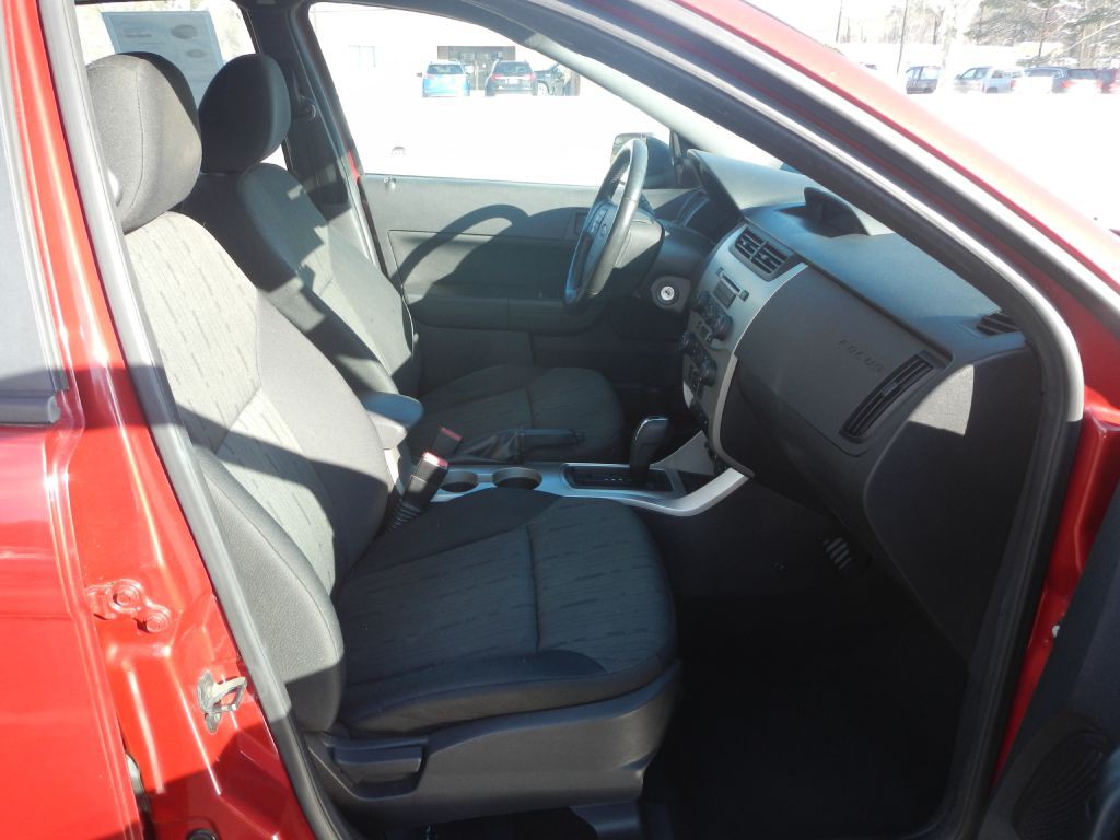 2010 Ford Focus Image 18