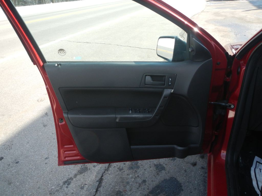 2010 Ford Focus Image 44