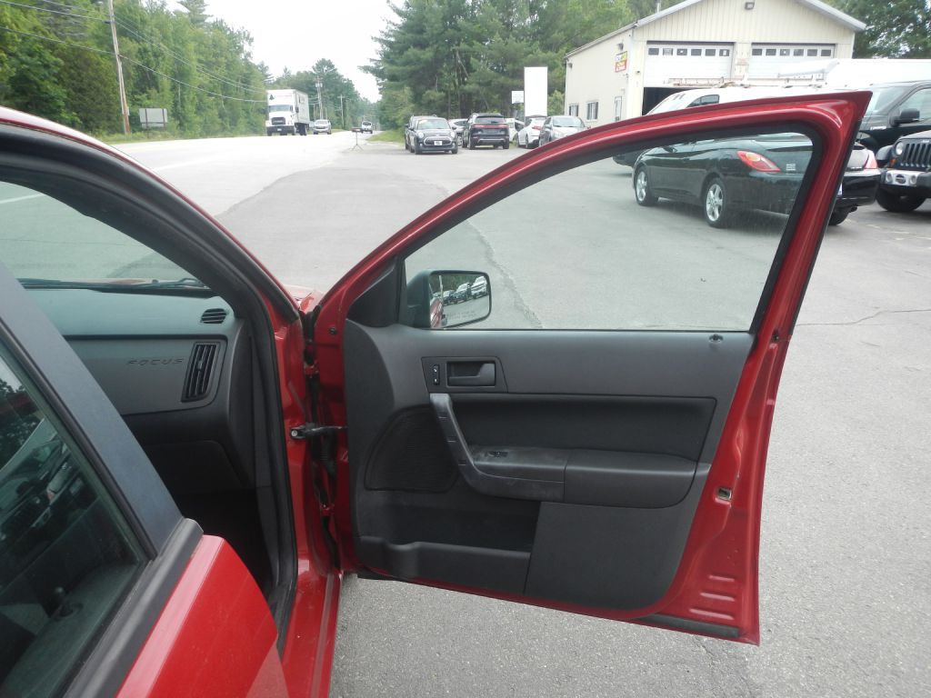 2010 Ford Focus Image 16