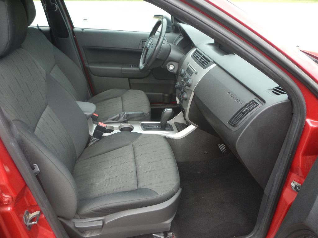 2010 Ford Focus Image 18
