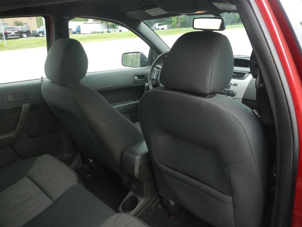 2010 Ford Focus Image 24