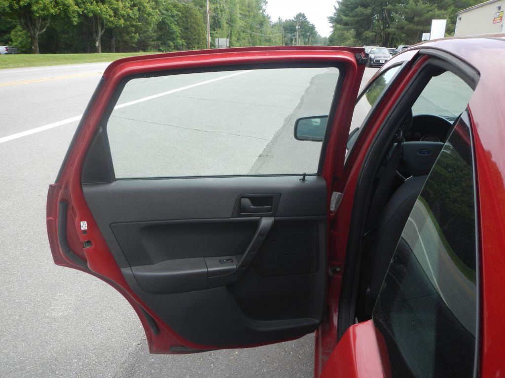 2010 Ford Focus Image 38