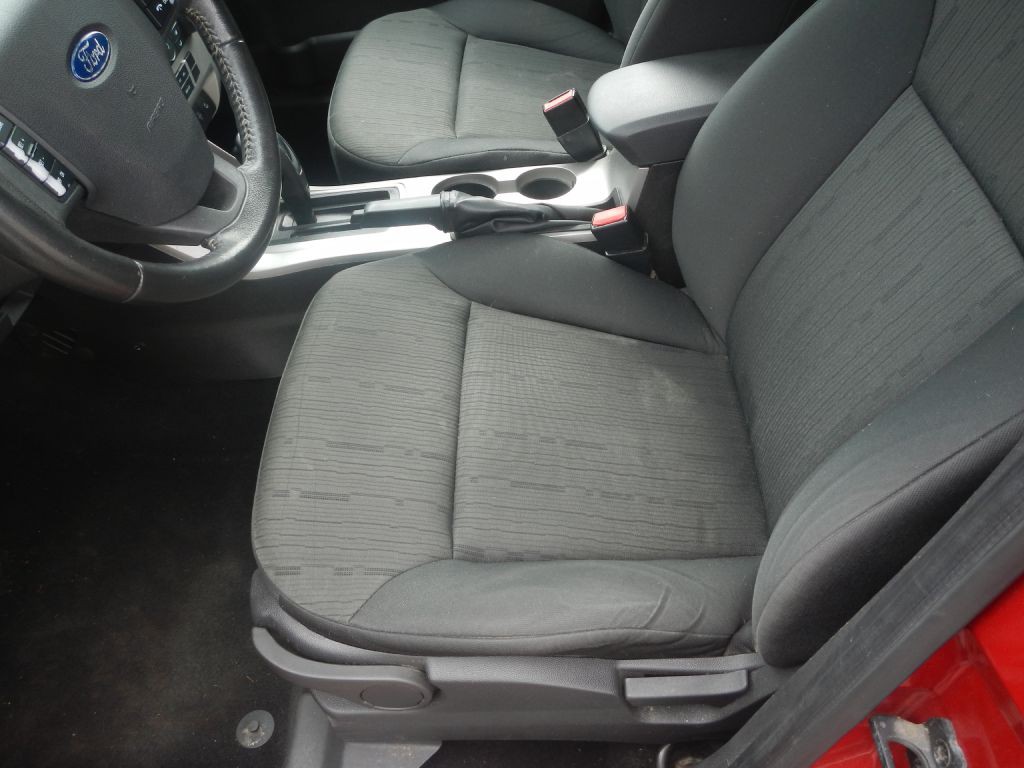 2010 Ford Focus Image 45