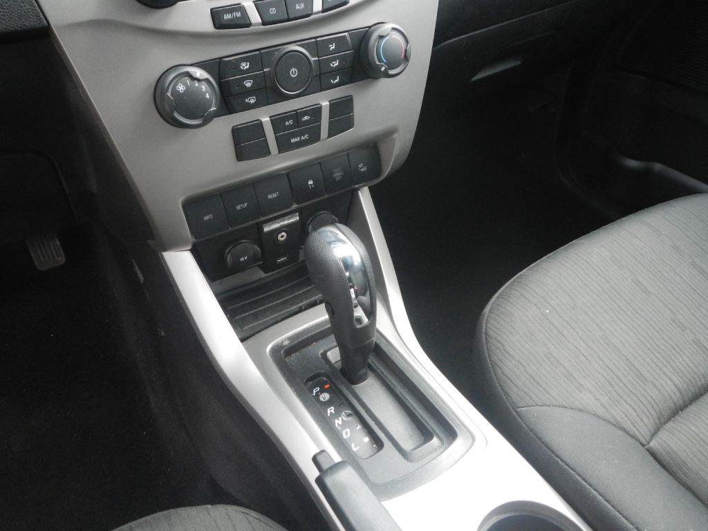 2010 Ford Focus Image 50