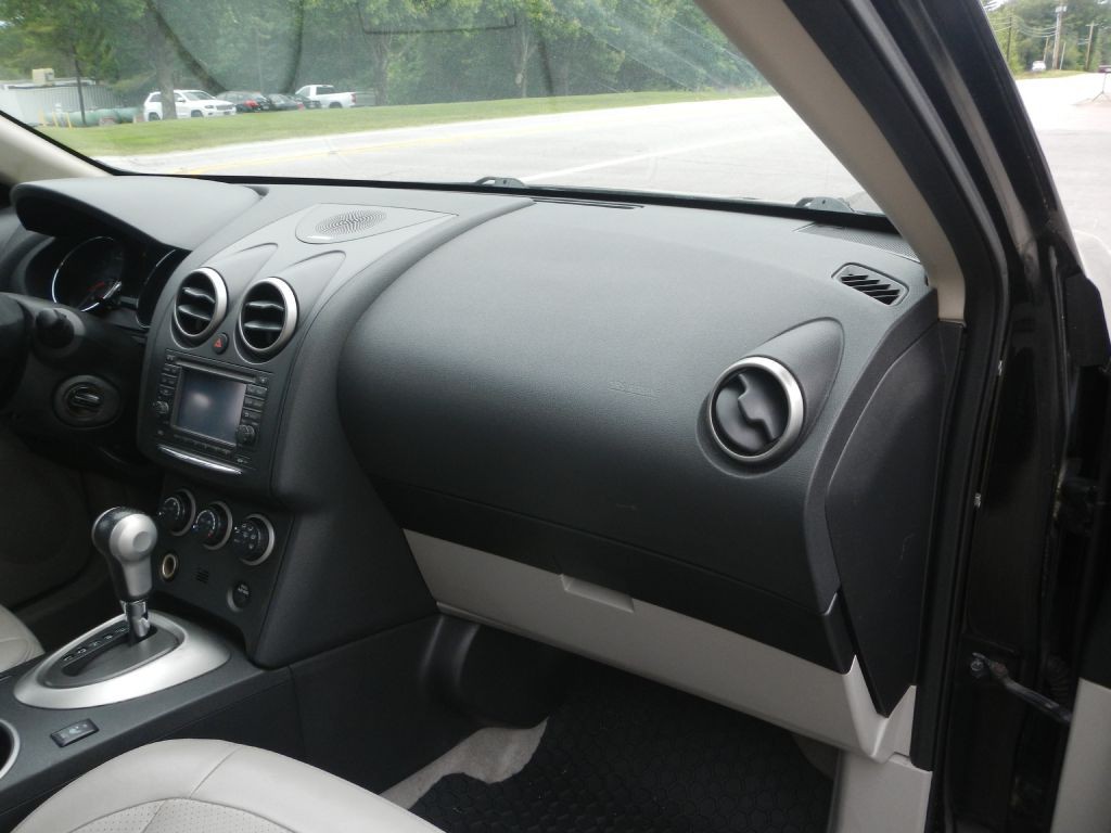 2011 Nissan Rogue Image 24