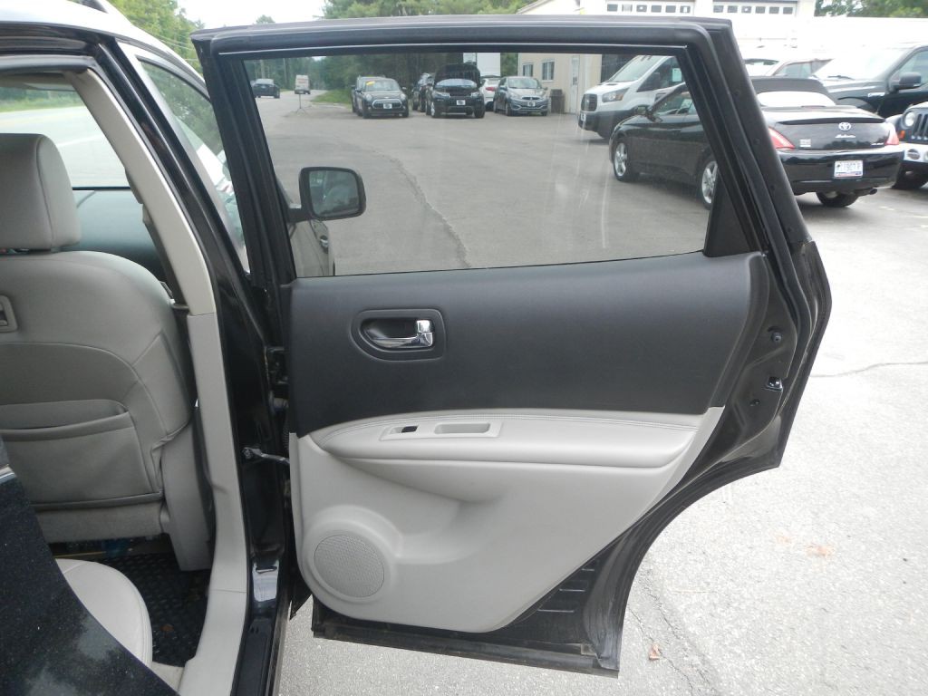 2011 Nissan Rogue Image 25