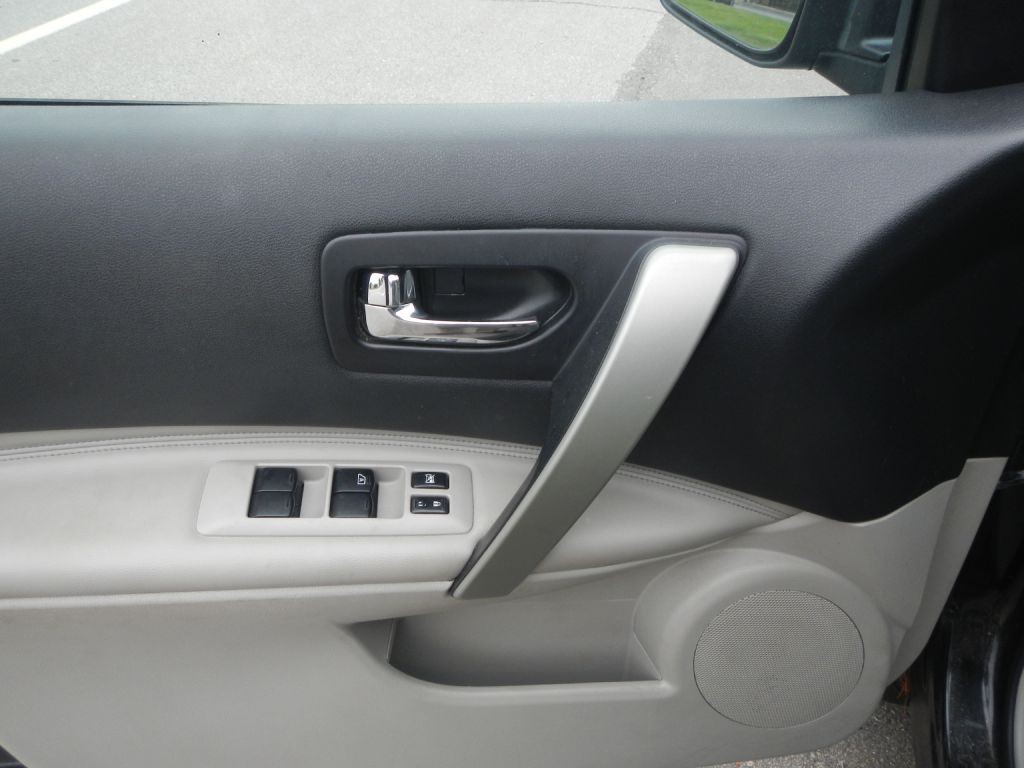 2011 Nissan Rogue Image 45