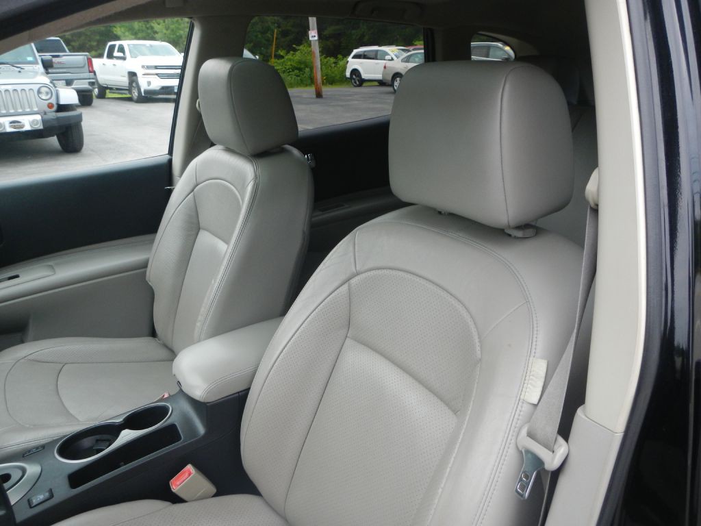 2011 Nissan Rogue Image 46