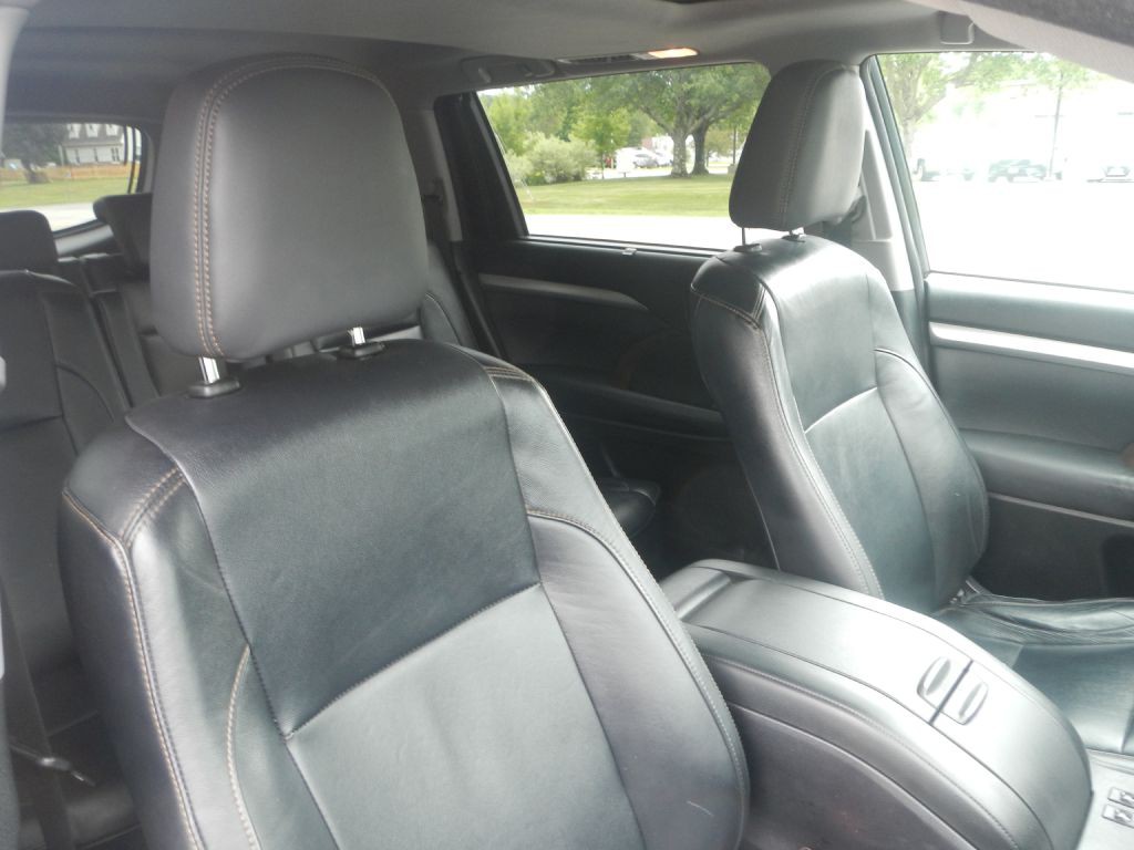 2014 Toyota Highlander Image 11