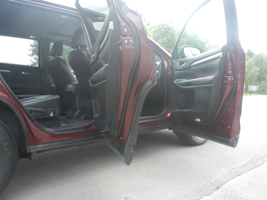 2014 Toyota Highlander Image 19