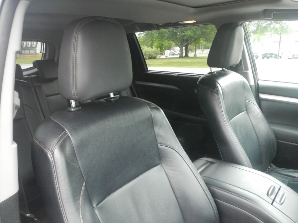 2014 Toyota Highlander Image 23