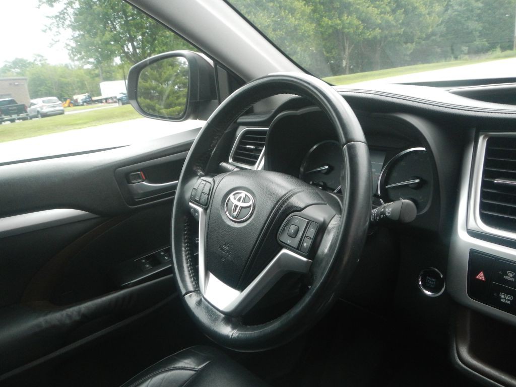2014 Toyota Highlander Image 25