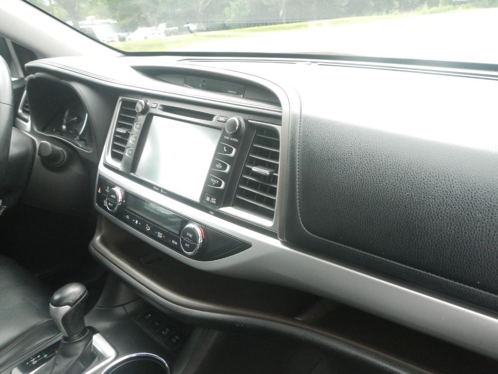 2014 Toyota Highlander Image 26