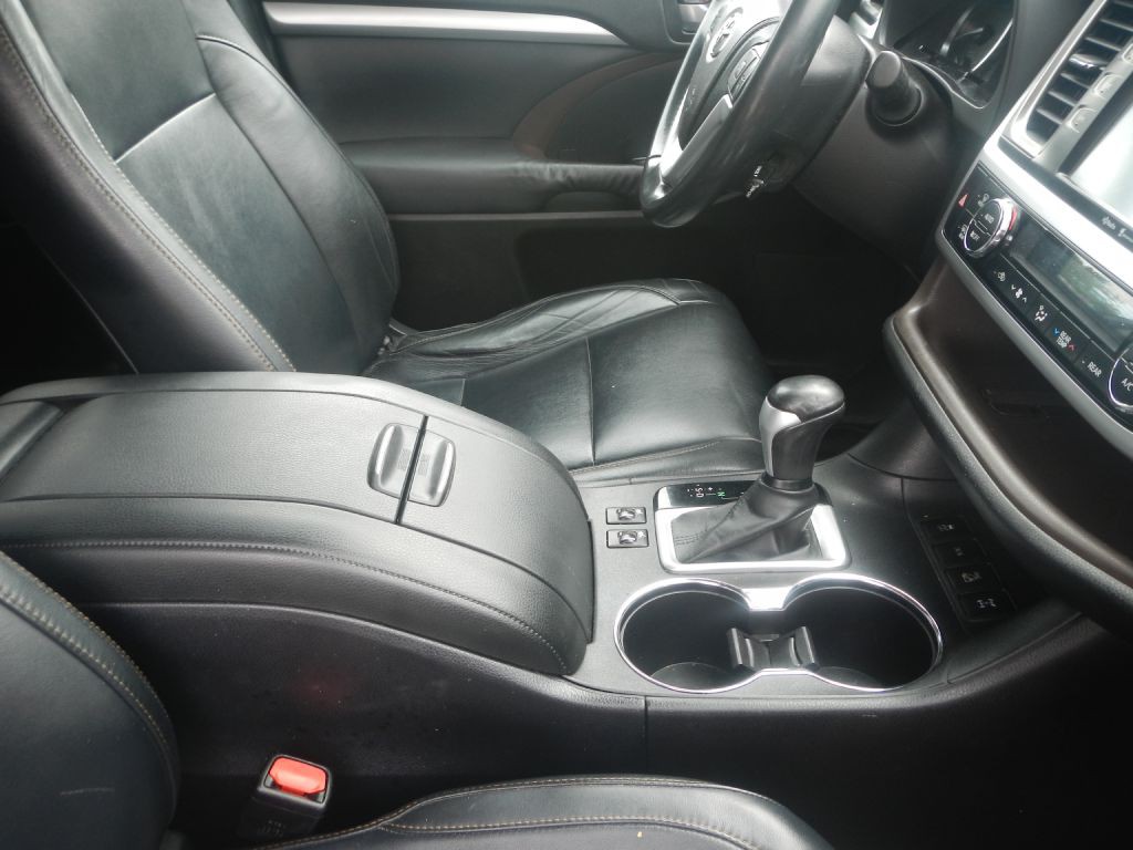 2014 Toyota Highlander Image 28