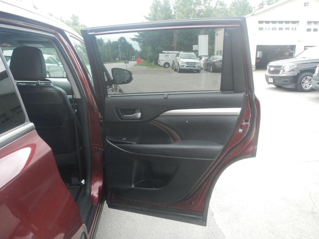 2014 Toyota Highlander Image 29