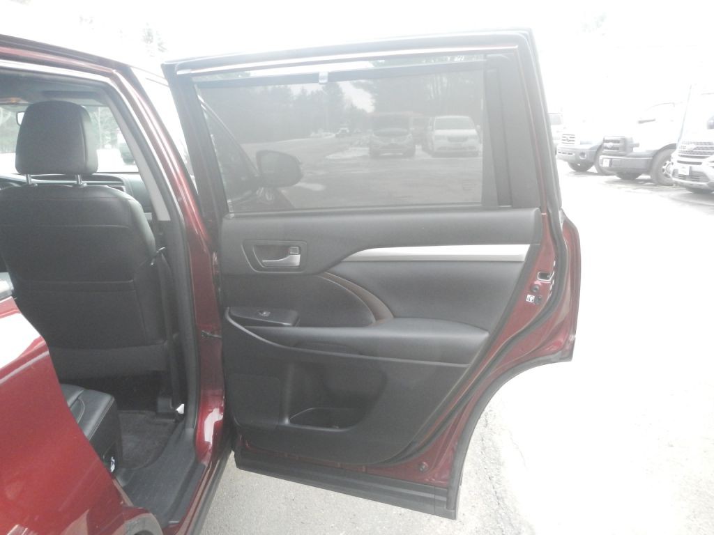 2014 Toyota Highlander Image 28