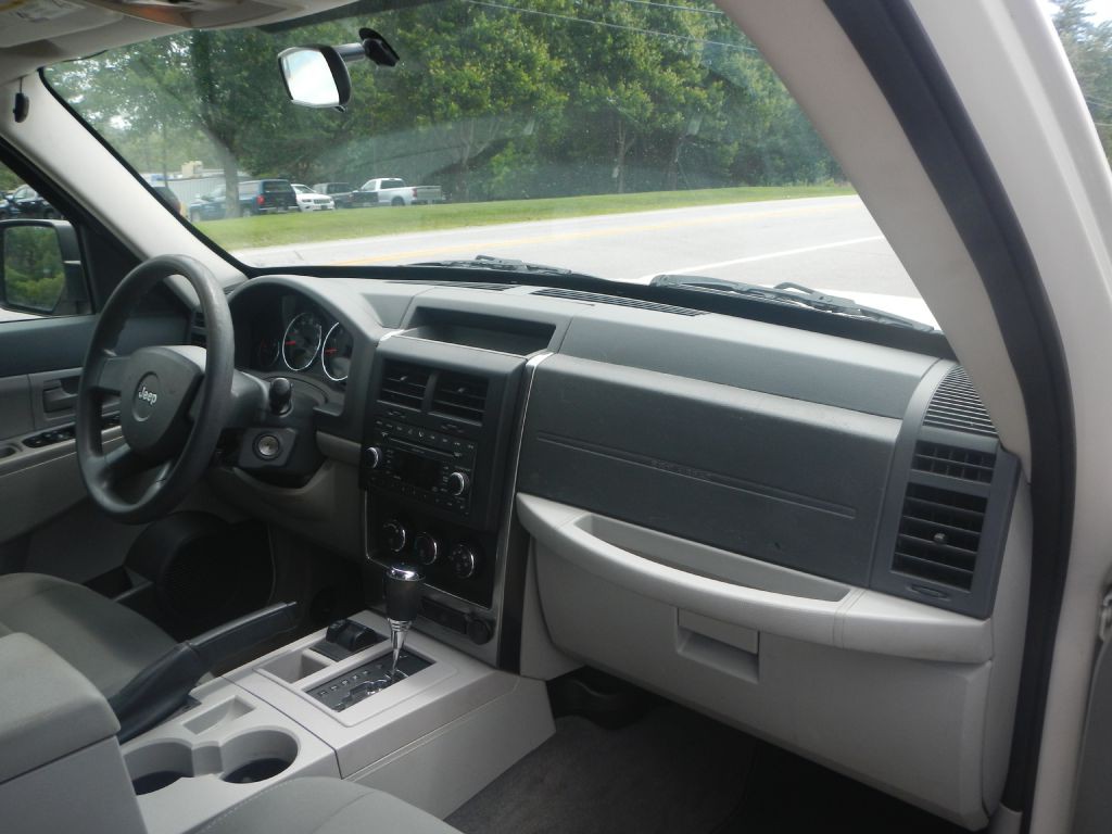 2008 Jeep Liberty Image 10