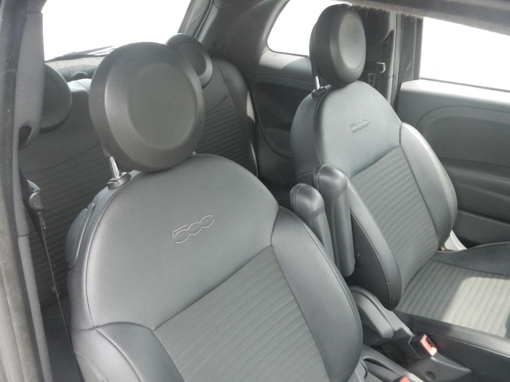 2015 FIAT 500 Image 8