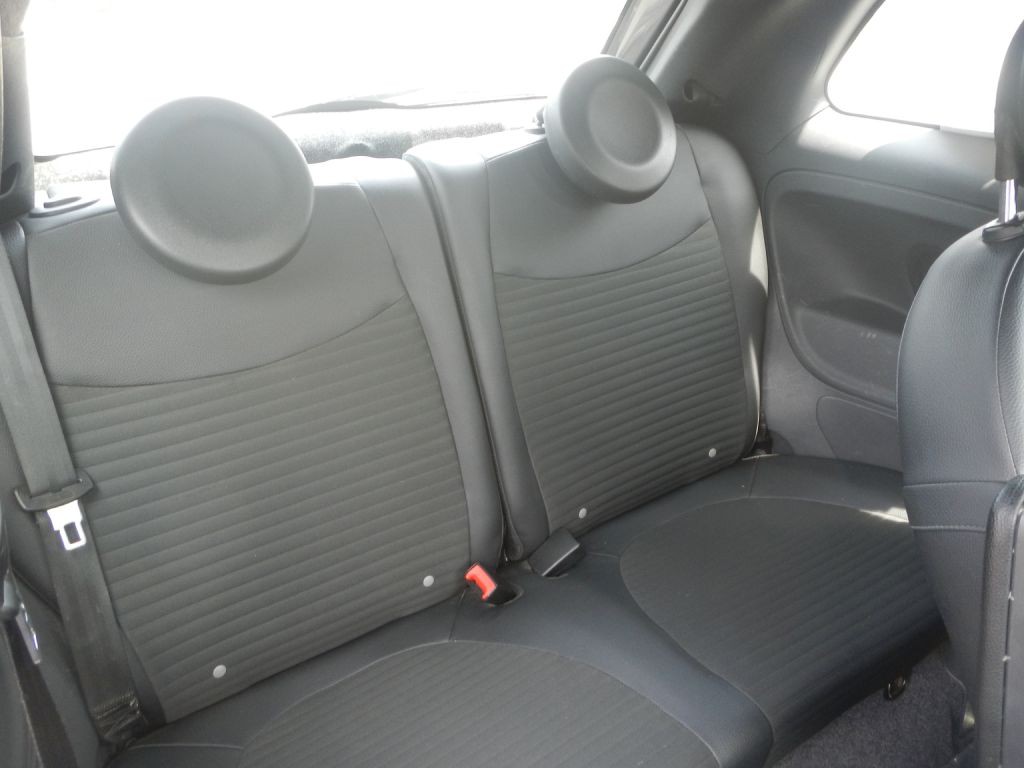2015 FIAT 500 Image 9