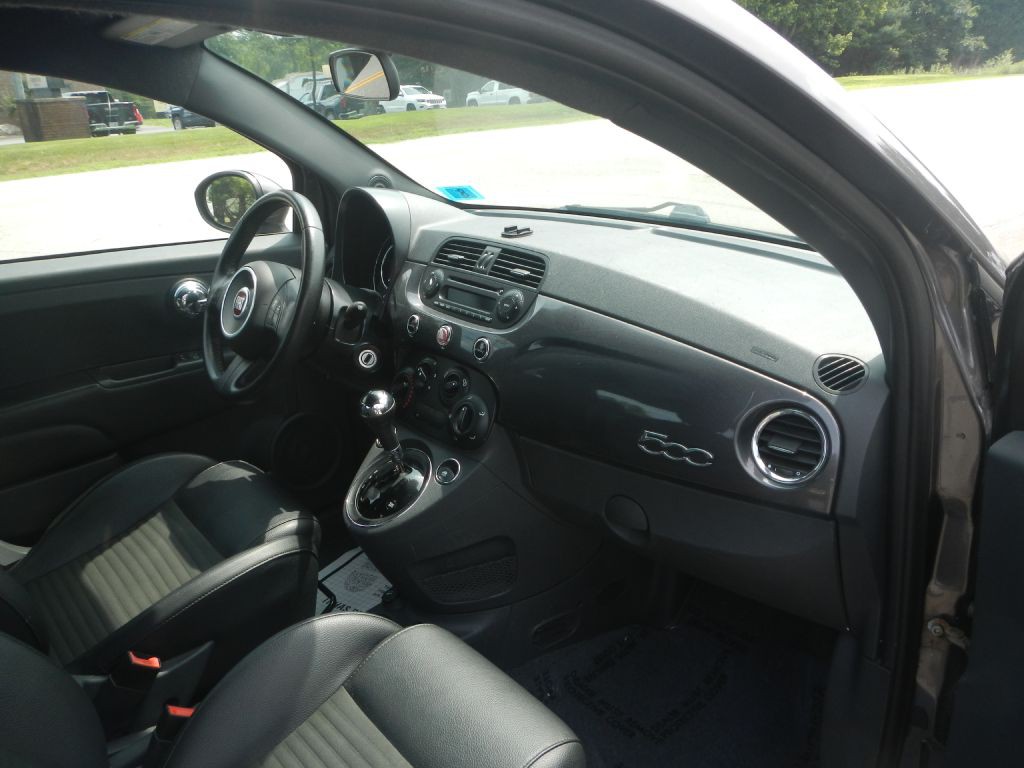 2015 FIAT 500 Image 10