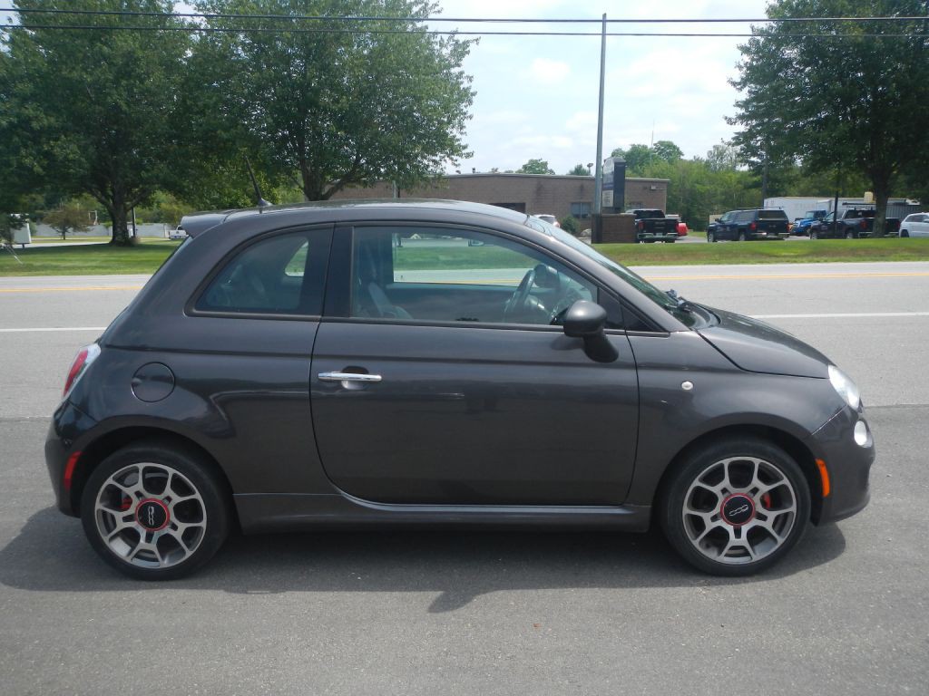 2015 FIAT 500 Image 16