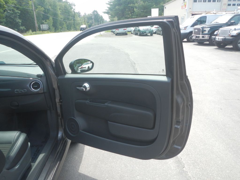 2015 FIAT 500 Image 17