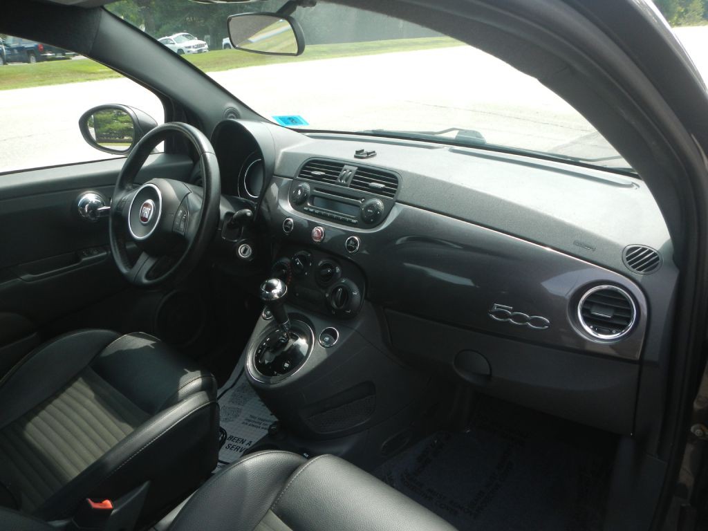 2015 FIAT 500 Image 20
