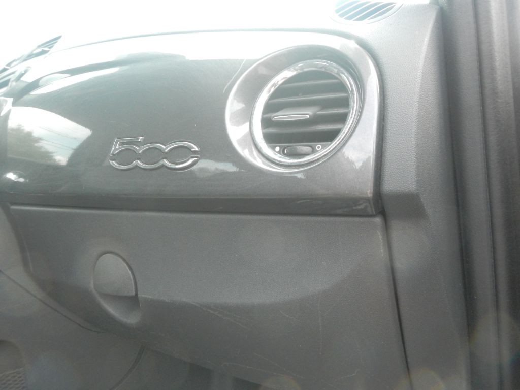 2015 FIAT 500 Image 25