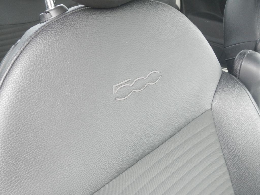 2015 FIAT 500 Image 27